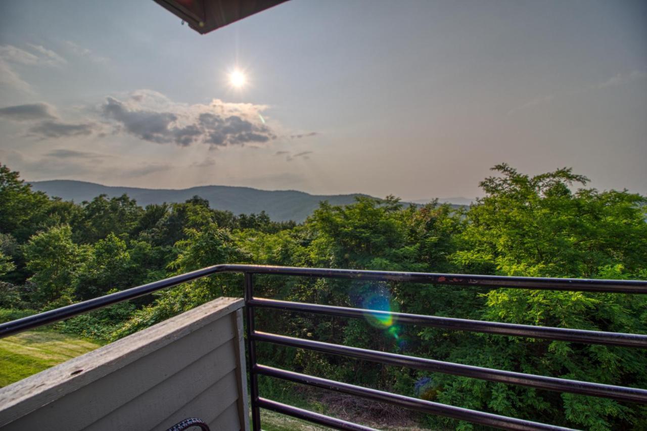 Villa Breathtaking Sunsets, Views, Pool, Heaven Awaits! Gatlinburg Exterior foto
